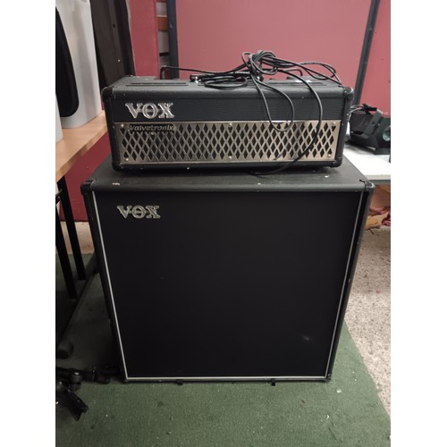 607 - A VOX Valvetronix amplifier and speaker