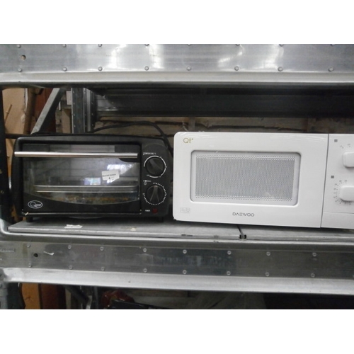 4 - Quest mini oven and Daewoo 600w microwave, both working need a clean