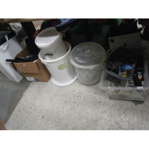 107 - Lot inc plastic tubs, frying pans, kids bags, extension socket, etc