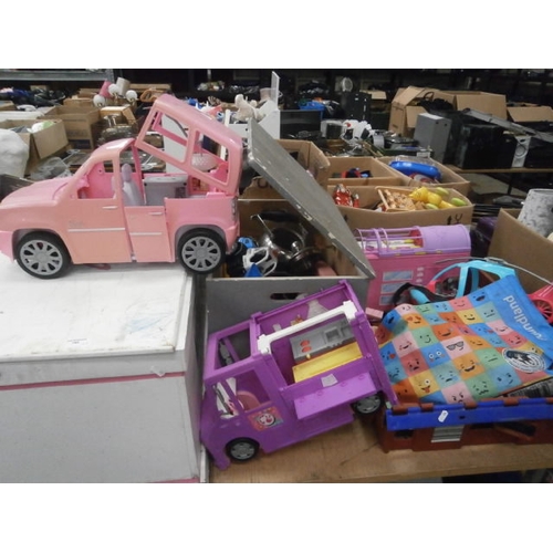 180 - Lot inc toy box and quantity of toys