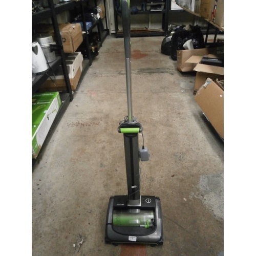 18 - G-Tech cordless vacuum cleaner with charger