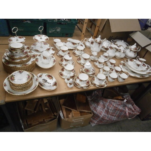 214 - 102 pieces of Royal Albert Old Country Roses china