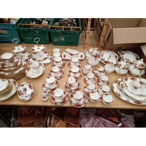 214 - 102 pieces of Royal Albert Old Country Roses china