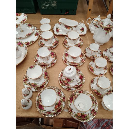 214 - 102 pieces of Royal Albert Old Country Roses china