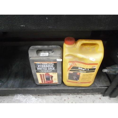 30 - Lot inc hydraulic oil and waterproofer