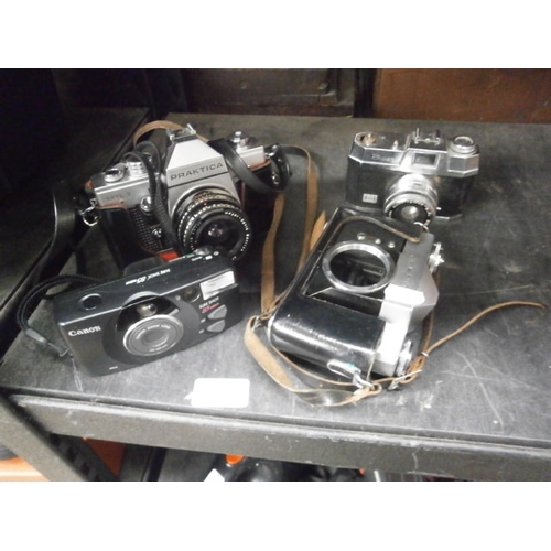 36 - Lot inc Pracktica Zenit, Halina and Canon cameras