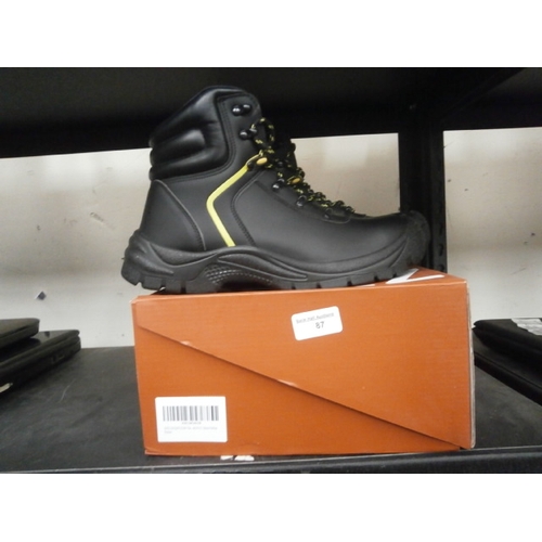 87 - Spiez work boots size 9.5