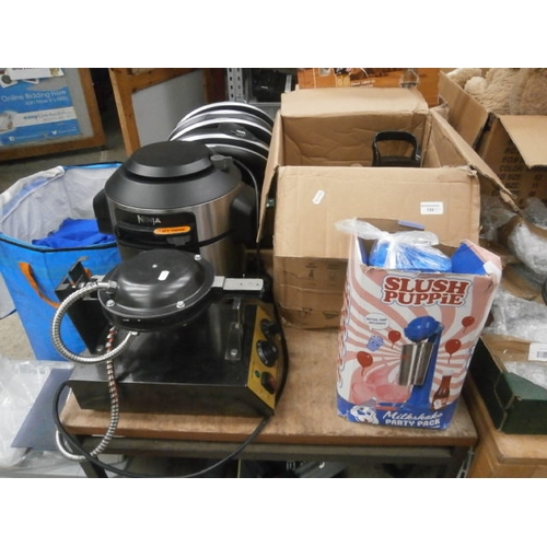 139 - Lot inc Slush Puppie, fruit juicer, Ninja pot, etc