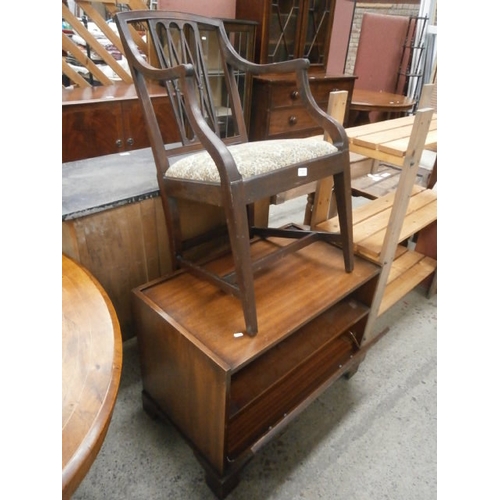 622 - A small vintage mahogany TV stand base unit and a vintage carver chair