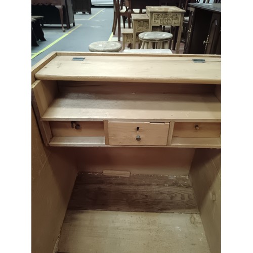 658 - A large vintage lift top storage box with fitted interior