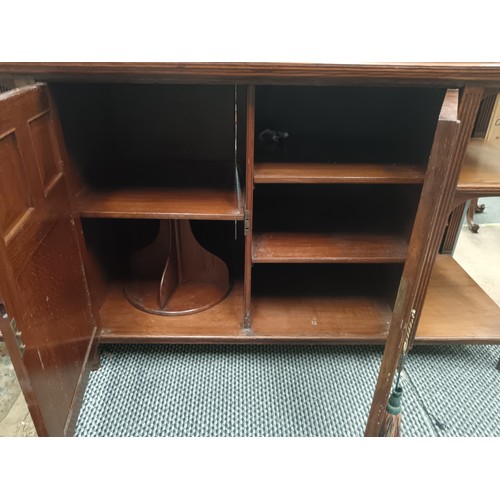 633 - A large vintage ornately carved oak mirror backed sideboard with 2 door cupboard base