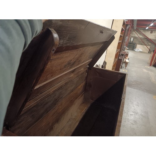 802 - A large antique oak lift top coffer on 5 drawer base