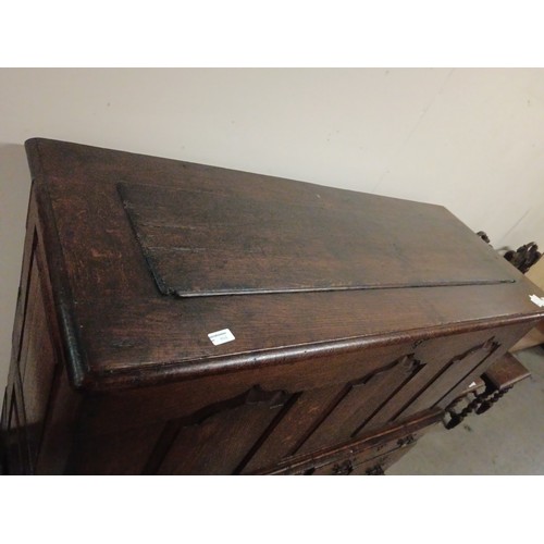 802 - A large antique oak lift top coffer on 5 drawer base