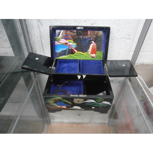 177 - Oriental lacquered musical jewellery box