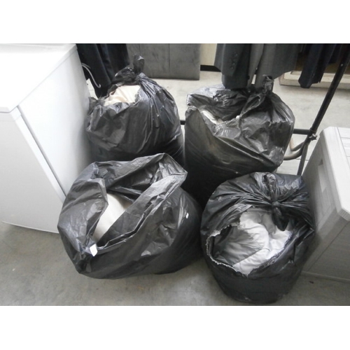 601 - 4 x bags of bedding etc.