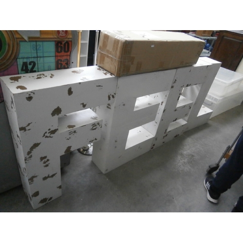 604 - 4 x large distressed wooden 