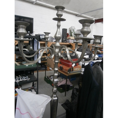 622 - A large metal candelabra stand