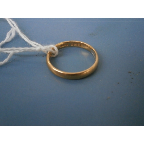 318 - 22ct gold hallmarked wedding band, weight 3.5 grams