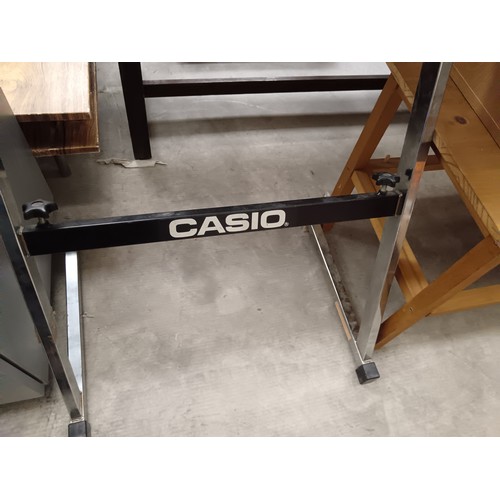 613 - A CASIOTONE 403 keyboard on stand