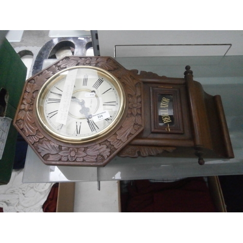 194 - 31 day regulator wall clock in working order with key and pendulum