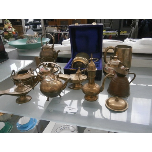 193 - Collection of brass items inc tankards, lamps, taepots, etc