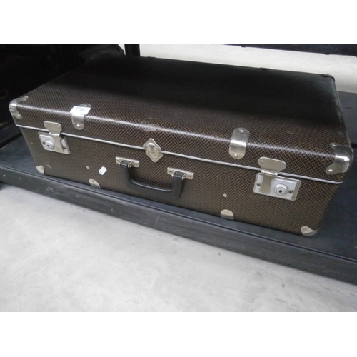 121 - Old suitcase