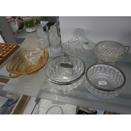 157 - Collection of assorted glassware