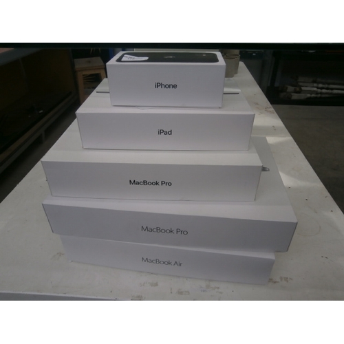 175 - Lot inc Apple Macbook pro and Air boxes iPad and iPhone boxes