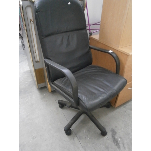 615 - A large office swivel chair