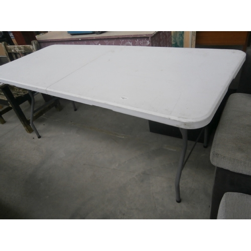 619 - A large folding plastic work table