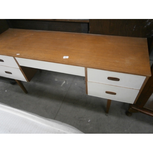 644 - A retro style 5 drawer dressing table