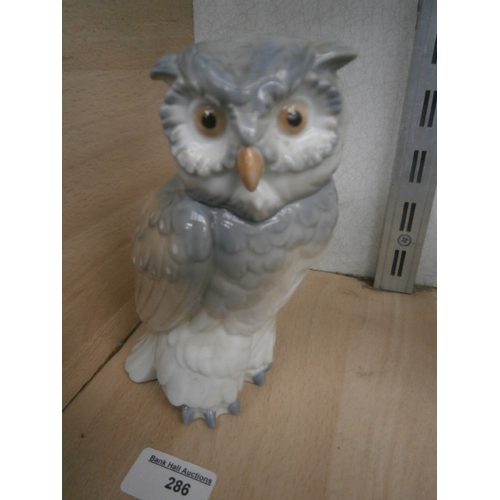 286 - NAO owl figurine