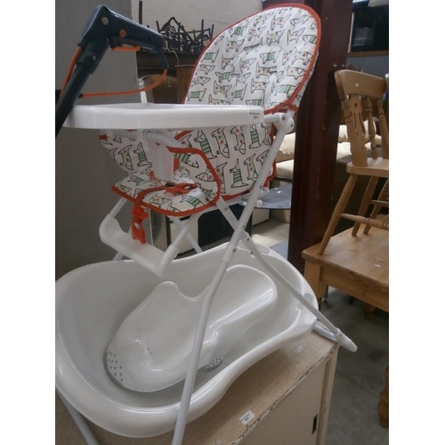 607 - 3 x baby items including a folding high chair