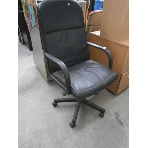 614 - A large swivel office chair