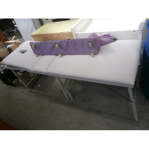 642 - A folding massage/treatment table with carrying case