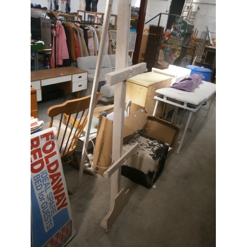 644 - A large folding wooden easel stand