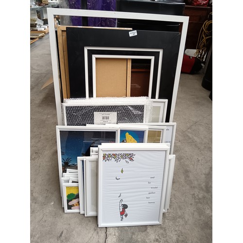 391 - Selection of picture frames inc pictures