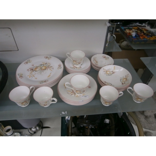 191 - 34 pieces of Royal Vale tableware