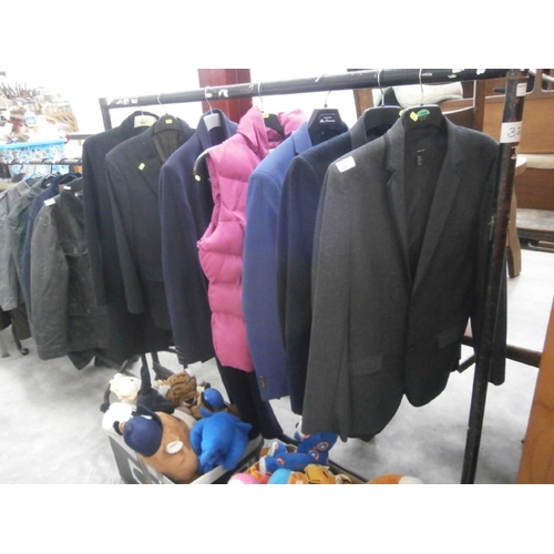 605 - 7 x assorted jackets and coats