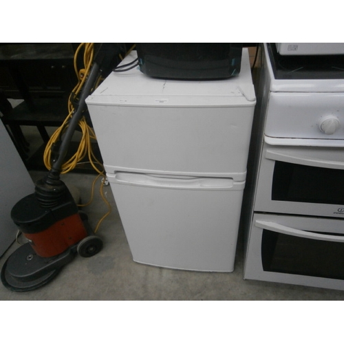 652 - Small fridge freezer