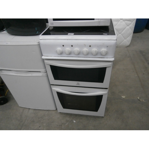 654 - Indesit electric oven