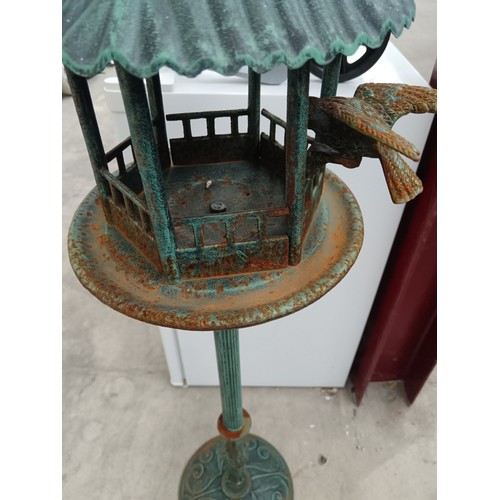 412 - Cast iron garden bird feeder