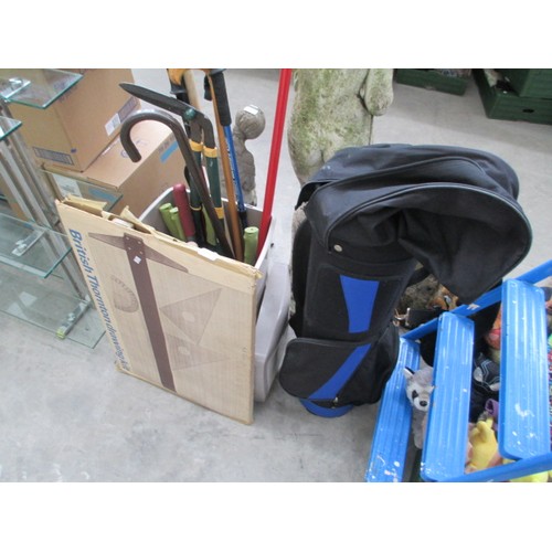 602 - Assorted items including a DONNAY golf bag, garden shears etc.