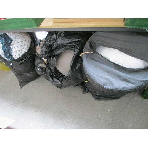 89 - Five bags of home furnishings