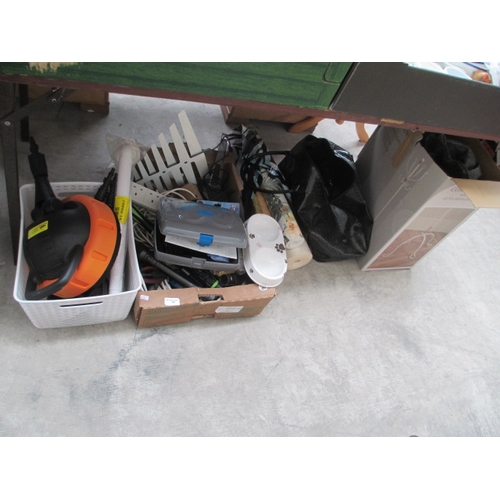 107 - Lot inc dog leads, pet shavers, wallpaper, extension sockets, dog jackets, etc