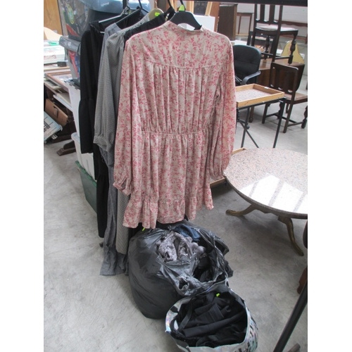 113 - Quantity of assorted clothes