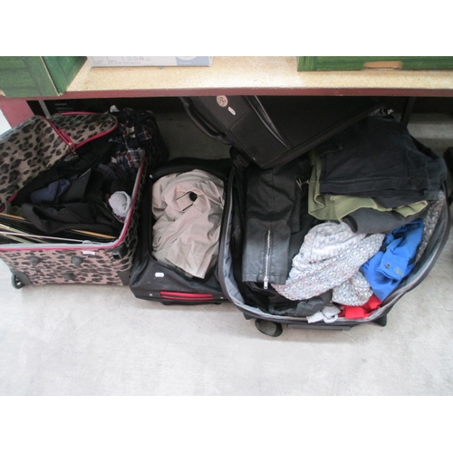 116 - Lot inc suitcases, clothing, clothes hangers