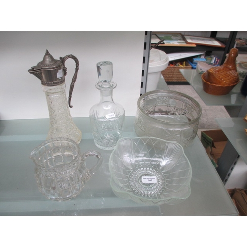 207 - Five assorted pieces of glassware