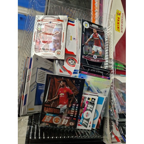 165 - Lot inc football trading cards and sticker albums