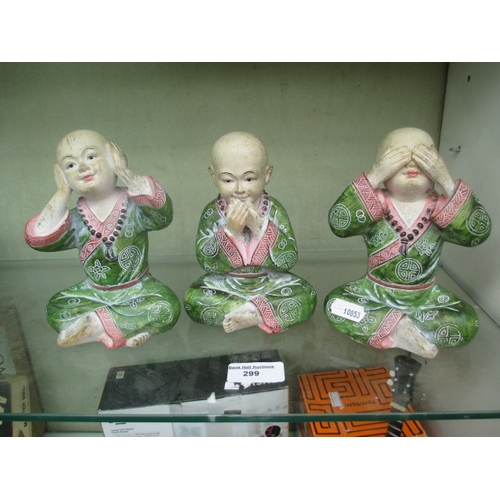 299 - A set of 3 x figurines